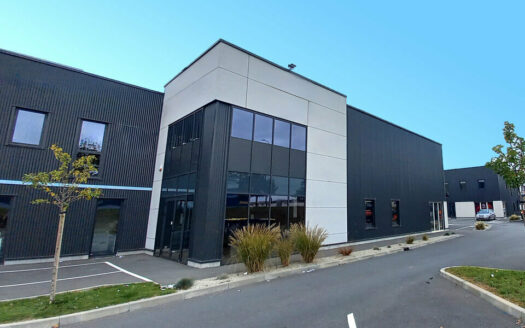 V LOCAL D'ACTIVITES de 424 m²
