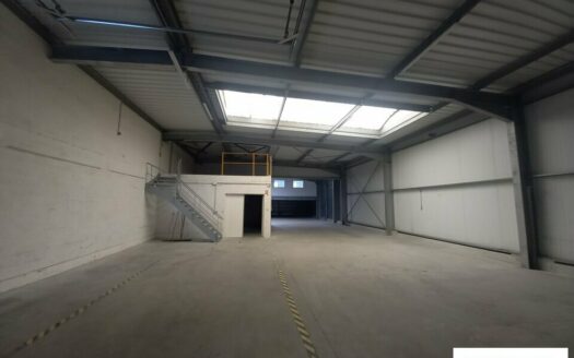 L LOCAL D'ACTIVITES de 1321 m²