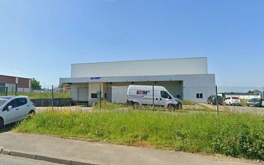 L LOCAL D'ACTIVITES de 1700 m²