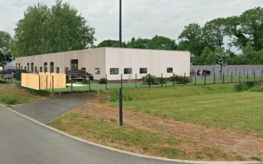 V LOCAL D'ACTIVITES de 960 m²