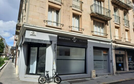 L LOCAL COMMERCIAL de 70 m²