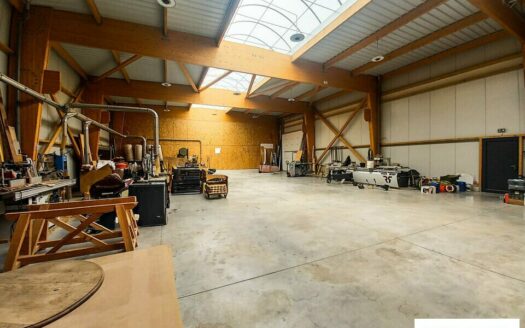 L LOCAL D'ACTIVITES de 578 m²