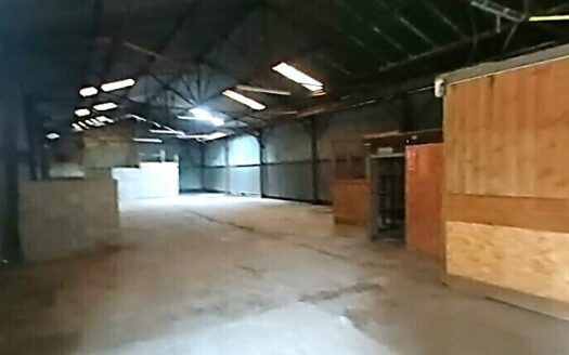 L LOCAL D'ACTIVITES de 398 m²