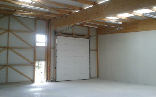 L LOCAL D'ACTIVITES de 175 m²