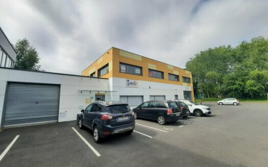 L BUREAUX de 548.46 m²