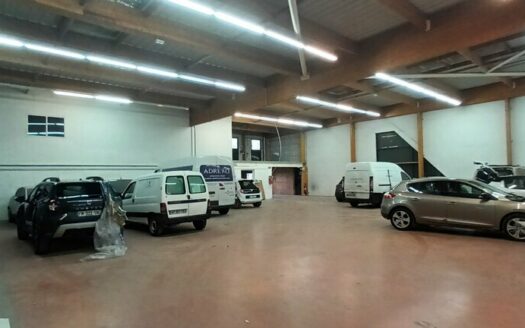 L LOCAL D'ACTIVITES de 545 m²