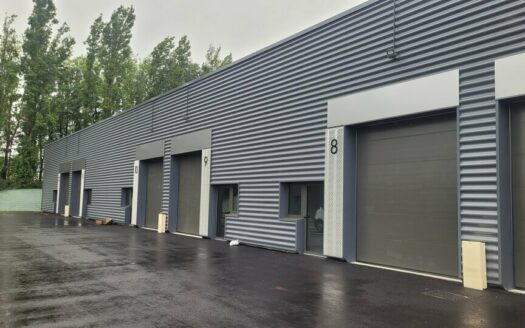 L LOCAL D'ACTIVITES de 105 m²