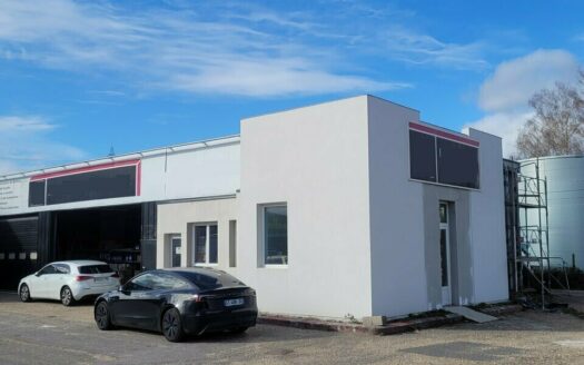 L LOCAL D'ACTIVITES de 280 m²