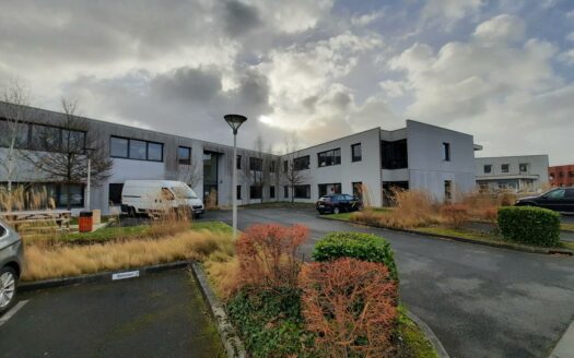 L BUREAUX de 390.5 m²