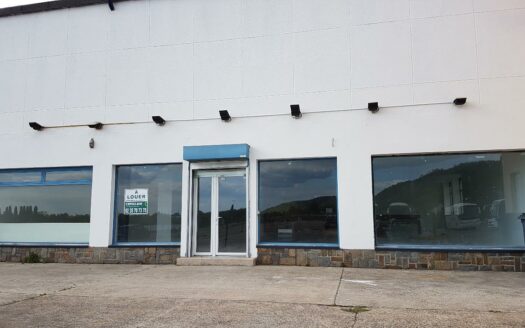 L LOCAL D'ACTIVITES de 900 m²