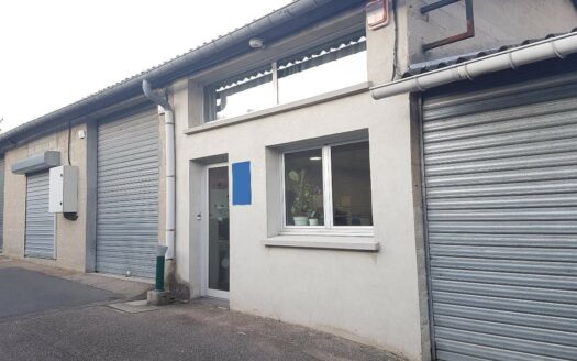 L LOCAL D'ACTIVITES de 95 m²