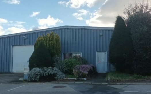 L LOCAL D'ACTIVITES de 308 m²