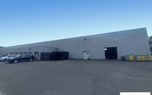 L LOCAL D'ACTIVITES de 3070 m²