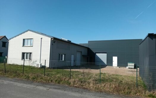 V LOCAL D'ACTIVITES de 751 m²