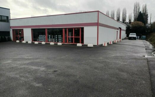 L LOCAL D'ACTIVITES de 400 m²