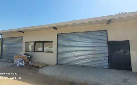 L LOCAL D'ACTIVITES de 110 m²