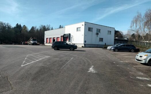 L LOCAL D'ACTIVITES de 1451 m²