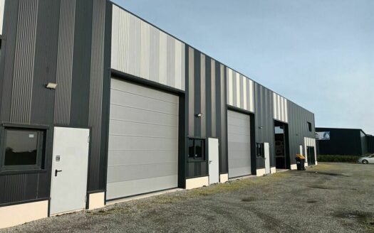 L LOCAL D'ACTIVITES de 292 m²