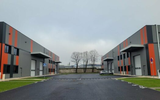 L LOCAL D'ACTIVITES de 2386 m²