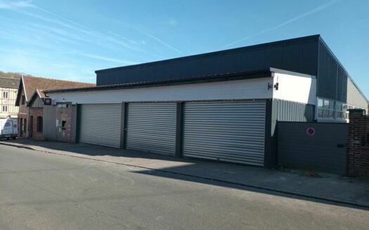 L LOCAL D'ACTIVITES de 360 m²