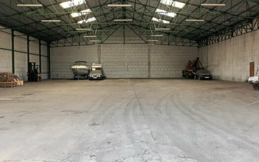 L LOCAL D'ACTIVITES de 1214 m²