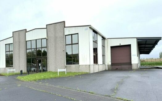 V LOCAL D'ACTIVITES de 1550 m²