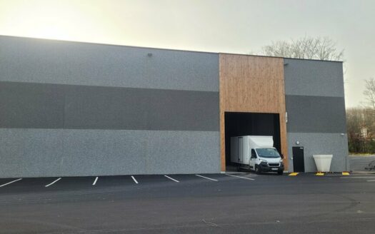 L LOCAL D'ACTIVITES de 860 m²