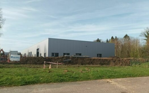 L LOCAL D'ACTIVITES de 720 m²