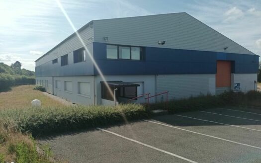 V LOCAL D'ACTIVITES de 1135 m²