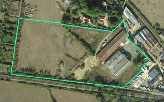 V LOCAL D'ACTIVITES de 7015 m²