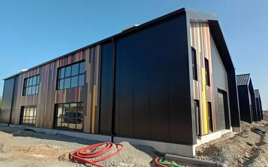 L LOCAL D'ACTIVITES de 890 m²