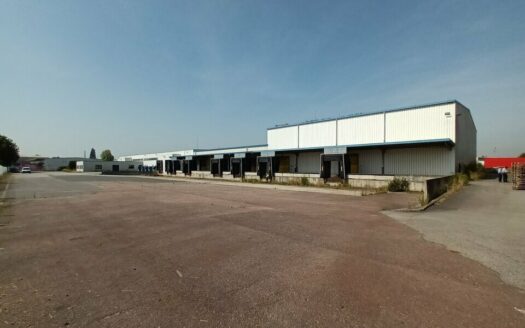 V LOCAL D'ACTIVITES de 4715 m²