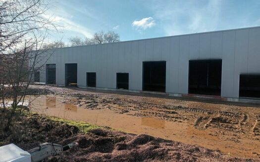 L LOCAL D'ACTIVITES de 720 m²