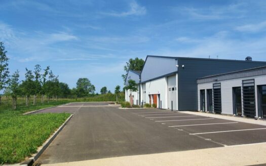 L LOCAL D'ACTIVITES de 326.81 m²