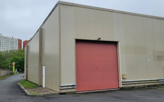 L LOCAL D'ACTIVITES de 200 m²