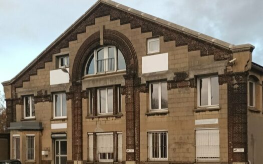 L LOCAL D'ACTIVITES de 2571 m²