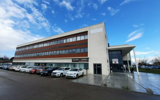 L BUREAUX de 484.5 m²