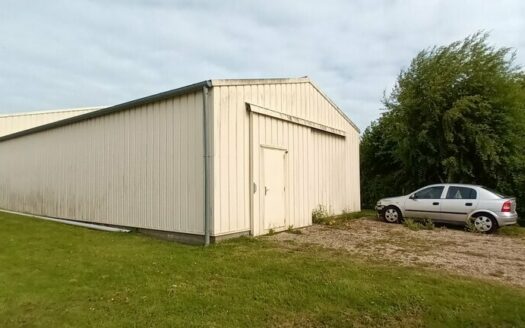 V LOCAL D'ACTIVITES de 3321 m²