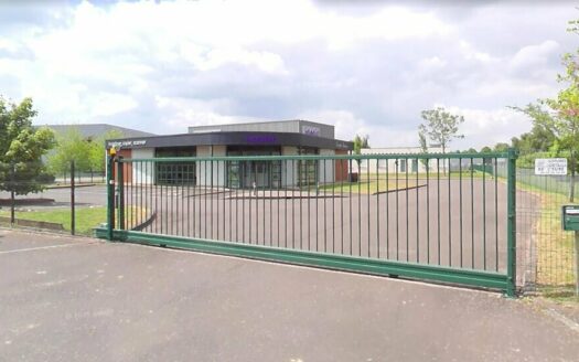 V LOCAL D'ACTIVITES de 359 m²