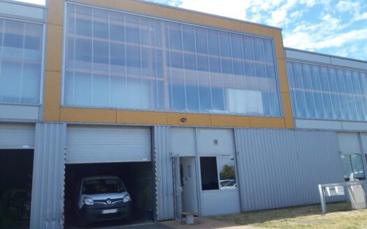 L LOCAL D'ACTIVITES de 257 m²