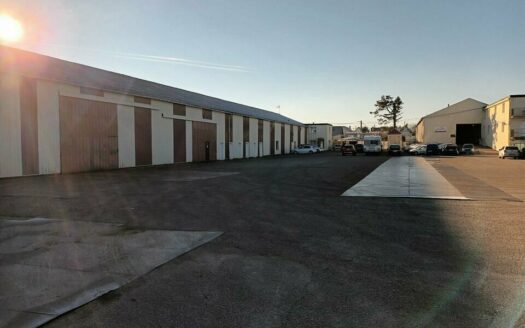L LOCAL D'ACTIVITES de 586 m²