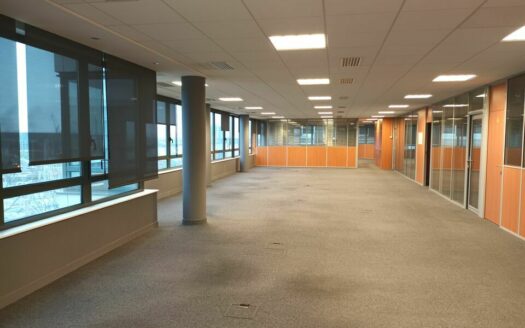 L BUREAUX de 643 m²