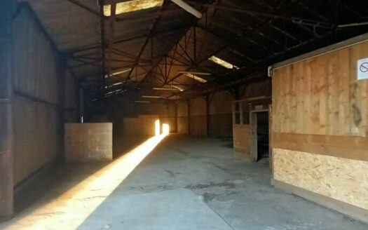 L LOCAL D'ACTIVITES de 398 m²