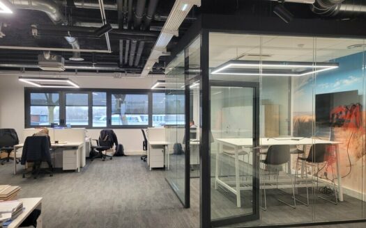 L BUREAUX de 627 m²