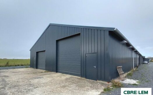 L LOCAL D'ACTIVITES de 220 m²