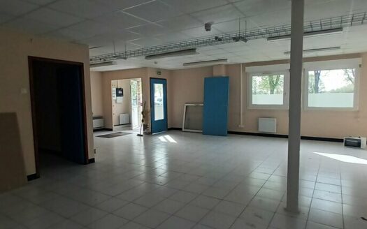 L BUREAUX de 111.81 m²