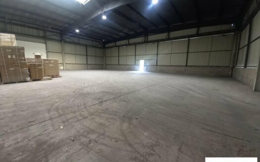 L LOCAL D'ACTIVITES de 502 m²