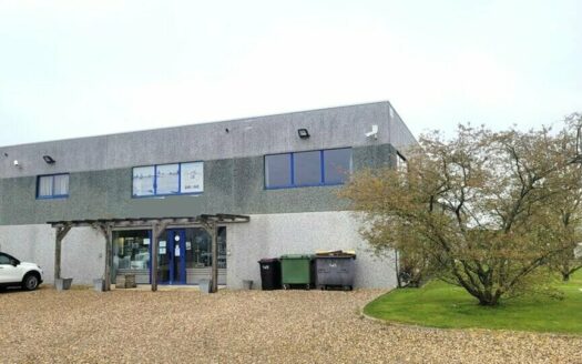 V LOCAL D'ACTIVITES de 504 m²