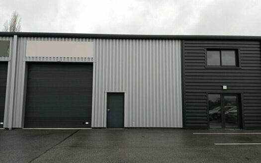 L LOCAL D'ACTIVITES de 315 m²