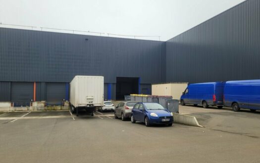 L LOCAL D'ACTIVITES de 2200 m²